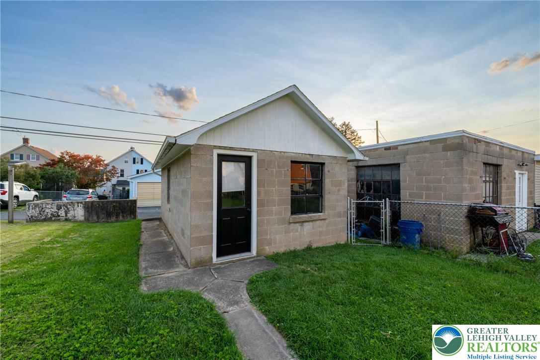 918 Dewey Avenue