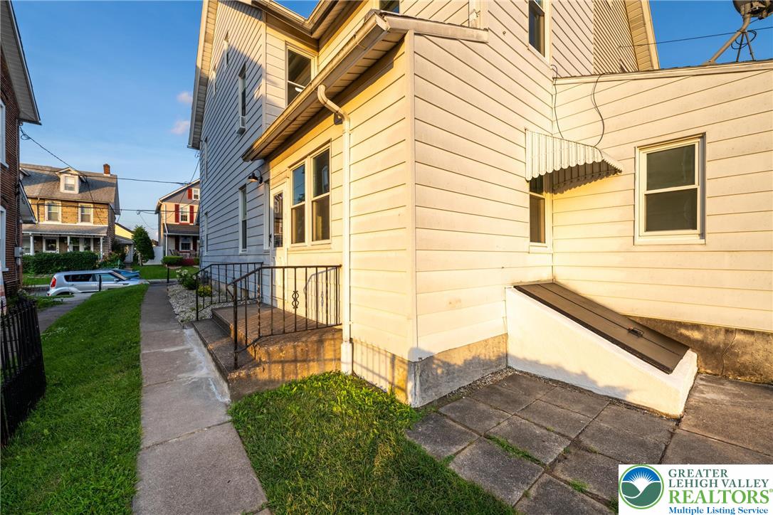 918 Dewey Avenue
