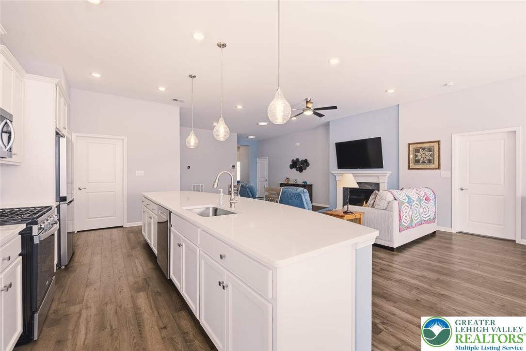8071 Schaefer Crest