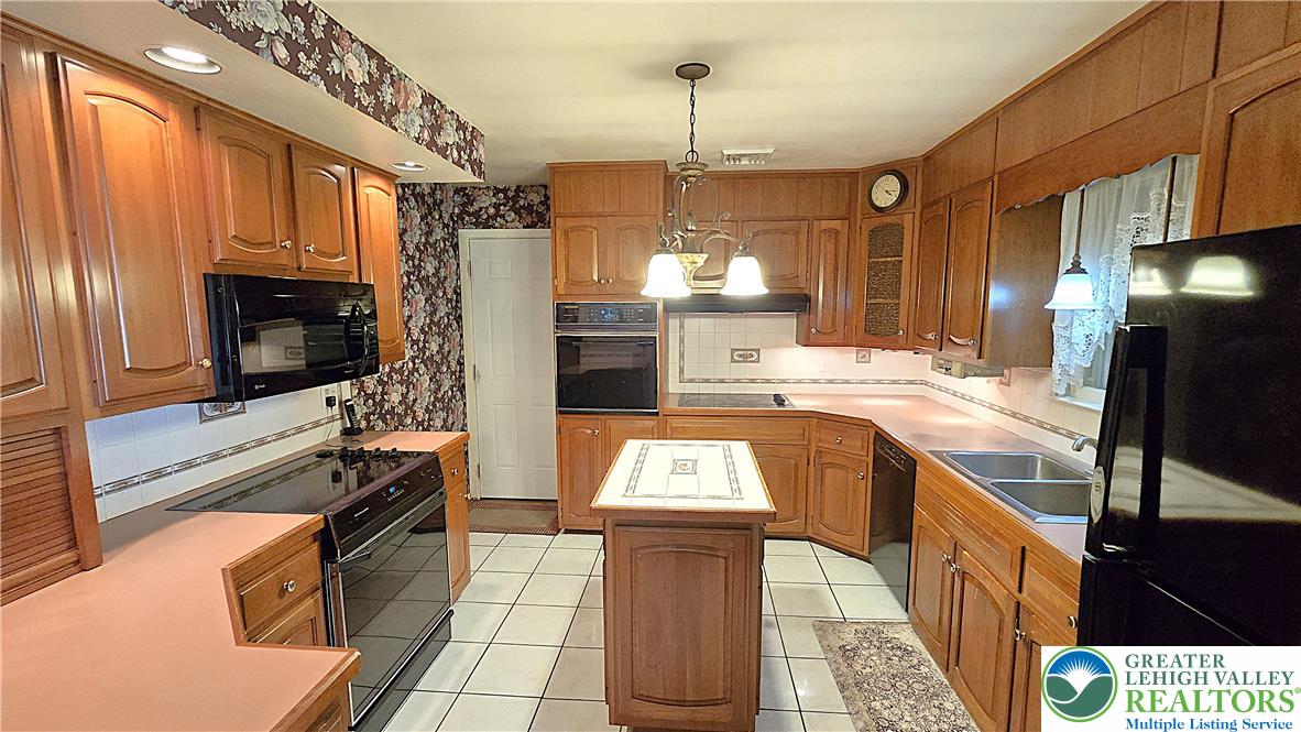 3203 Parkview Drive