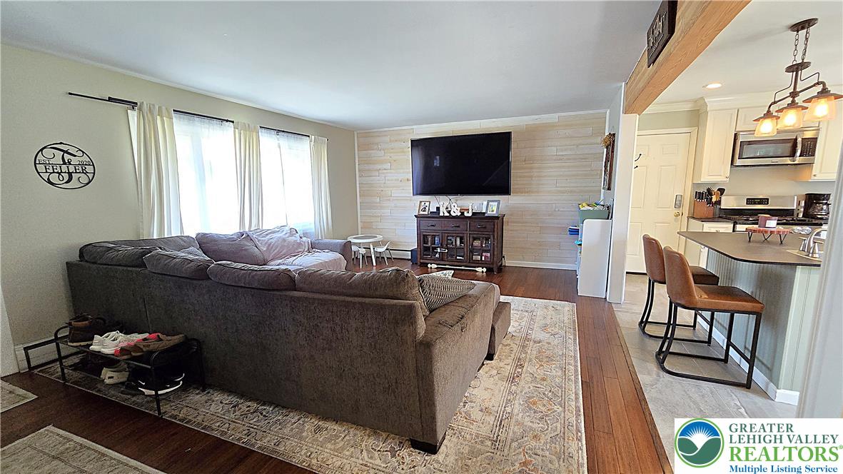 3165 Birch Circle East