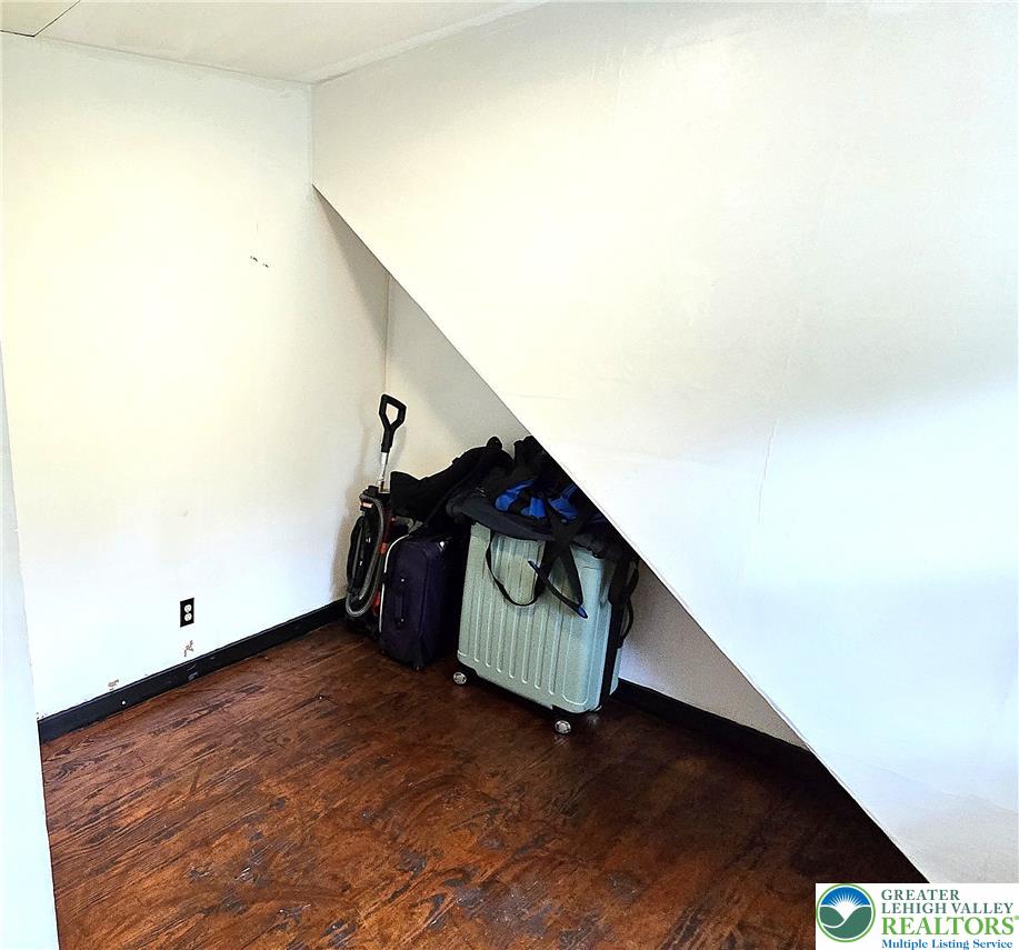 1349 Beverly Hills Road