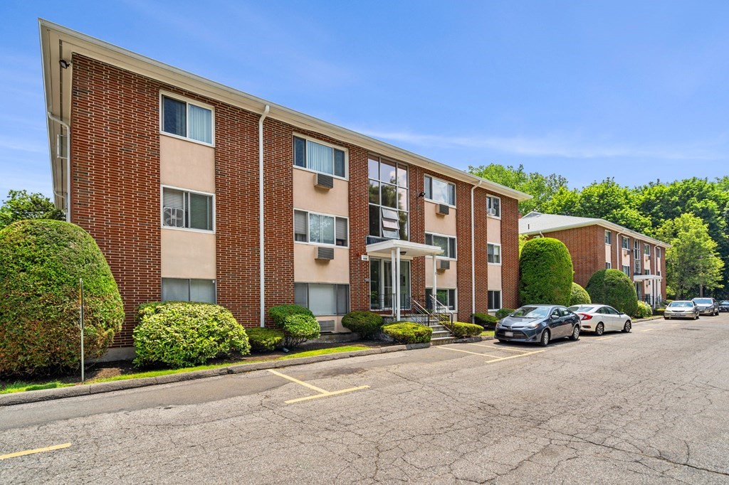 4 Albert Dr # 2