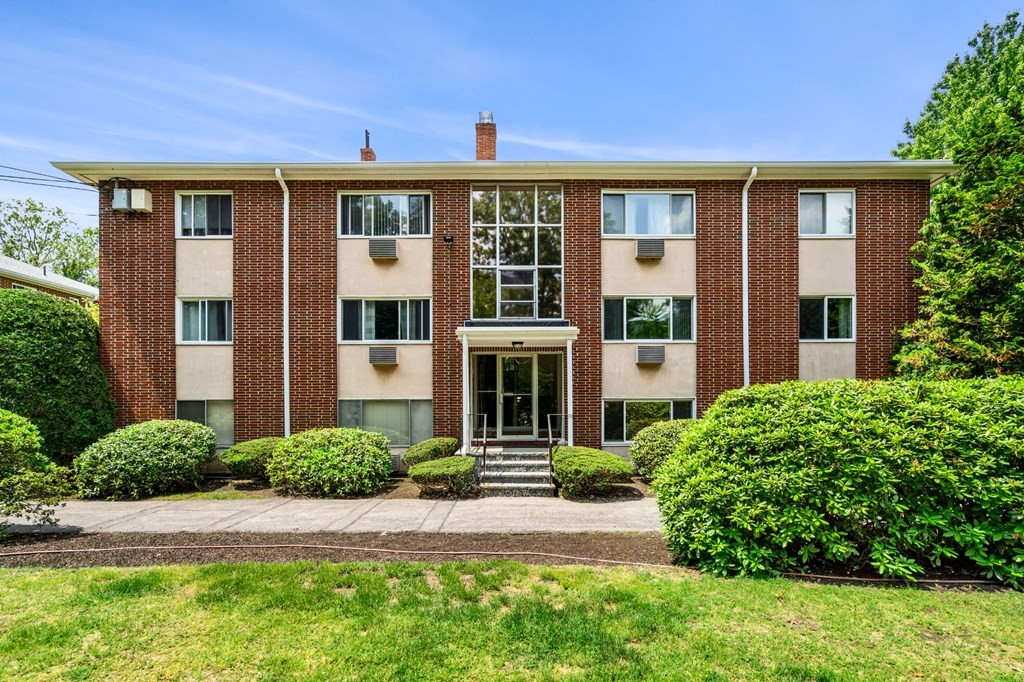 4 Albert Dr # 2