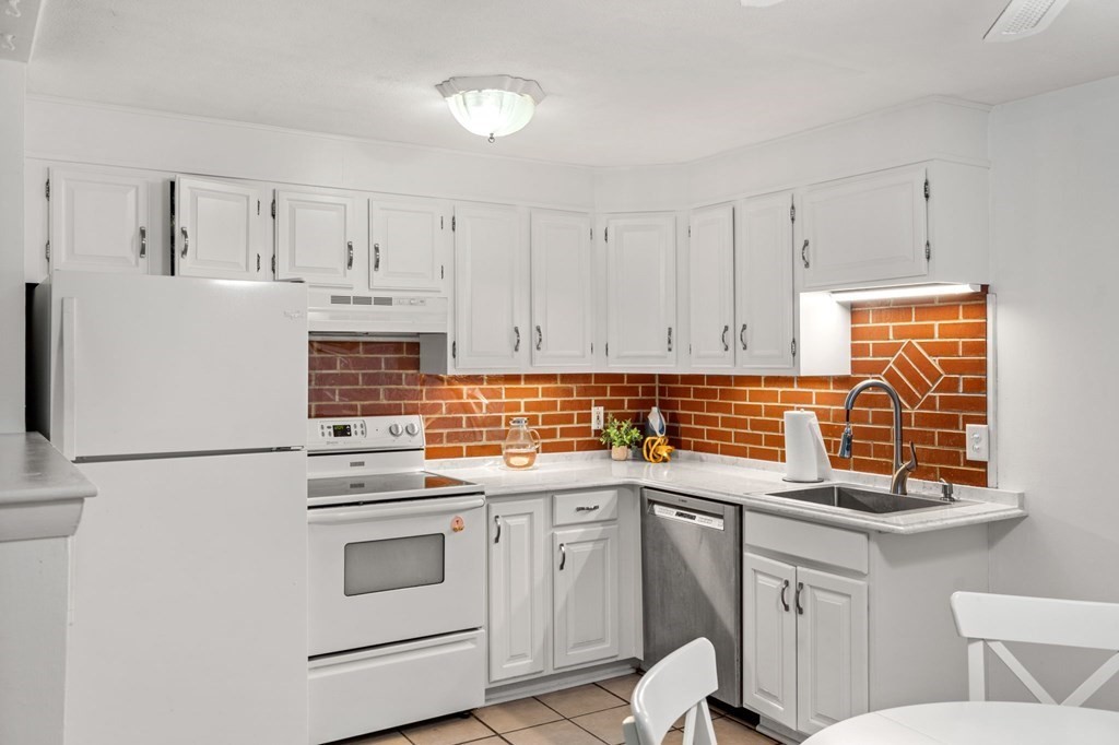 4 Albert Dr # 2