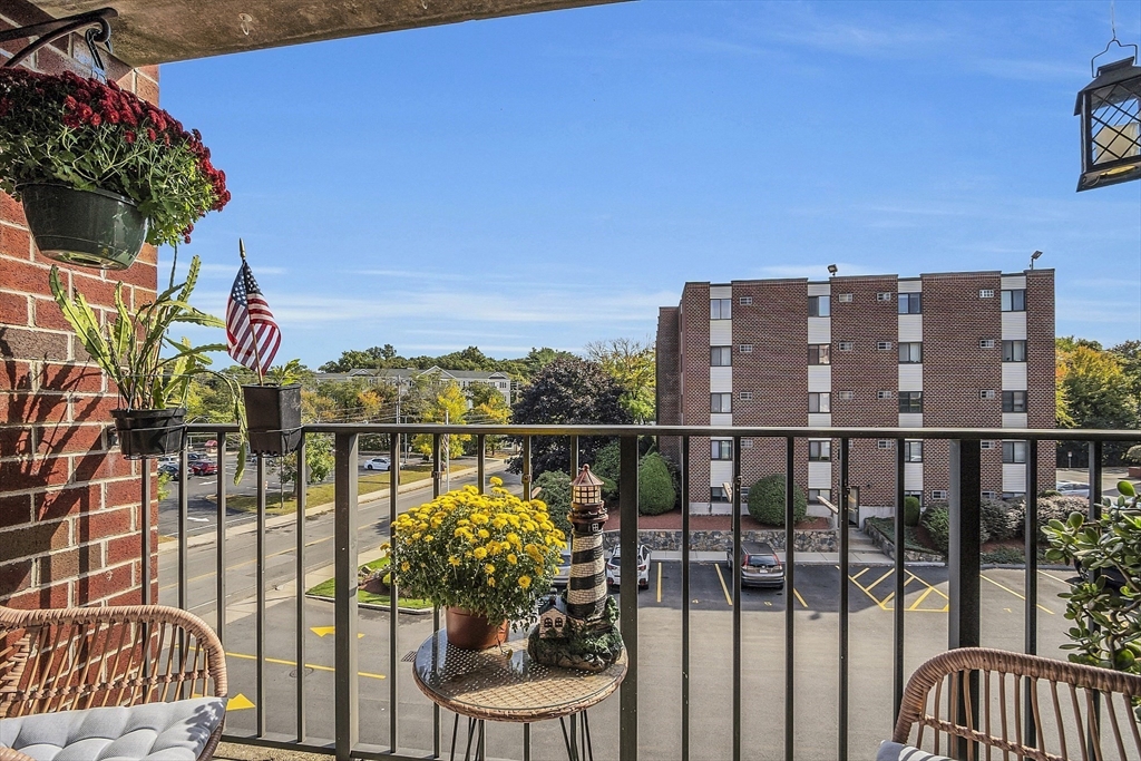 131 Franklin St # 306