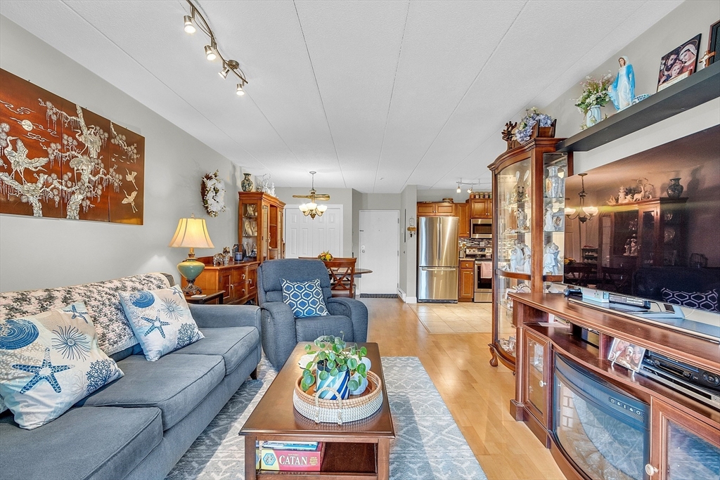 131 Franklin St # 306