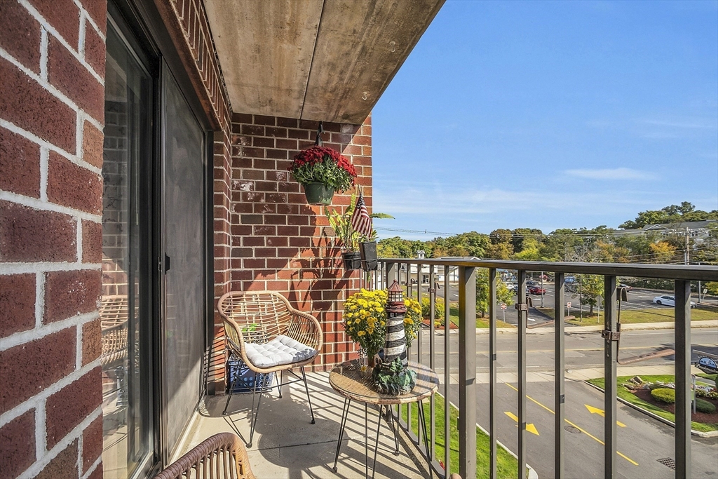 131 Franklin St # 306