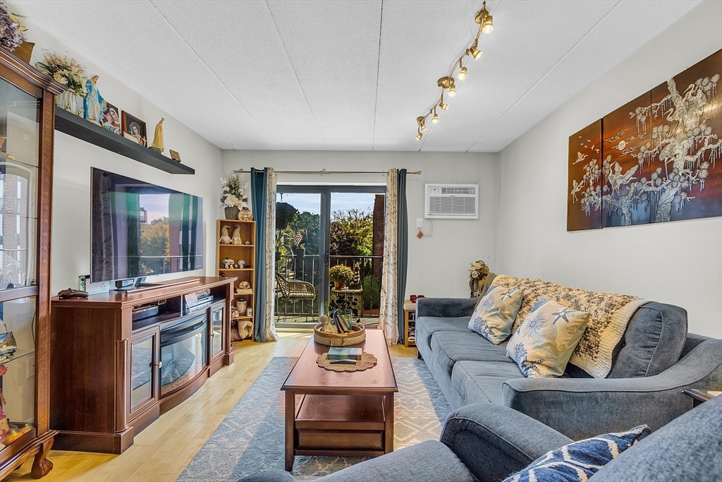 131 Franklin St # 306
