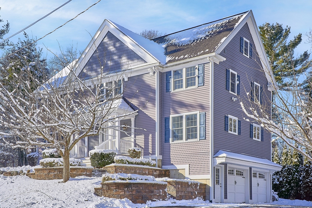 3 Middle St