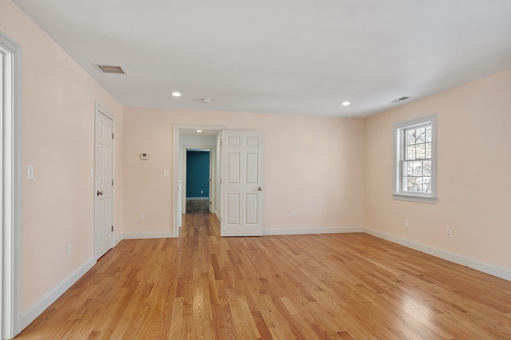 3 Middle St