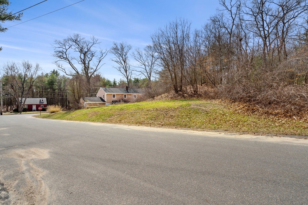 83 Thurlow St