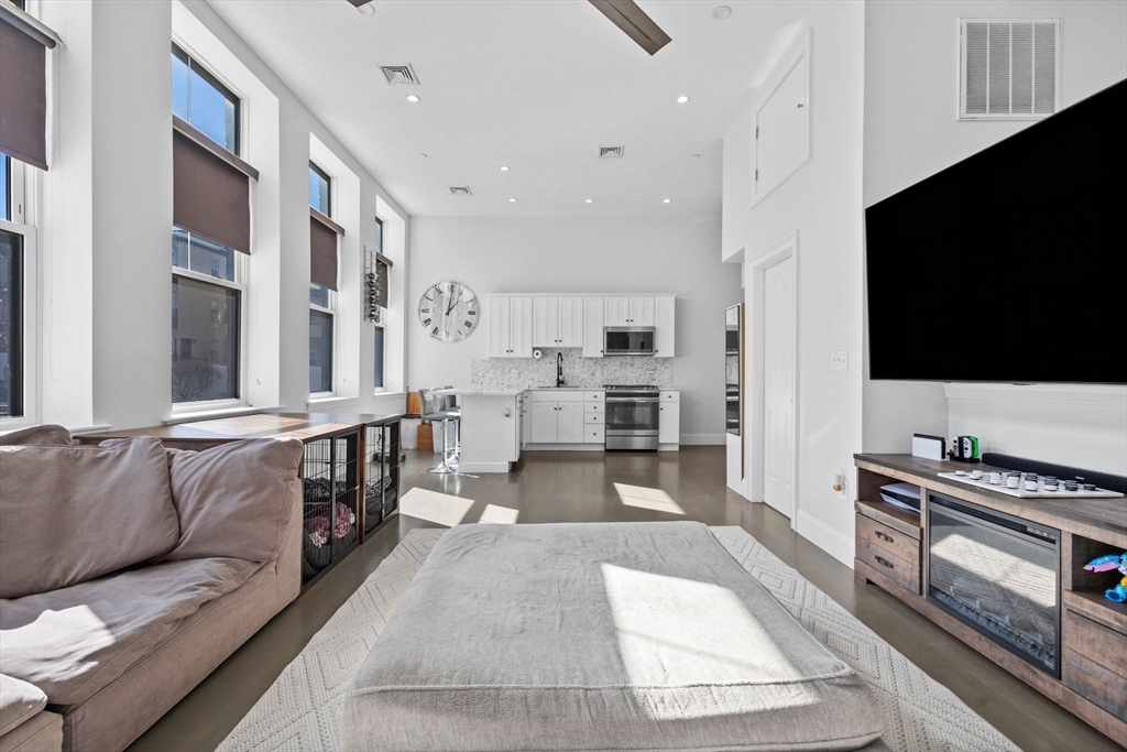 50 Floyd St # 4
