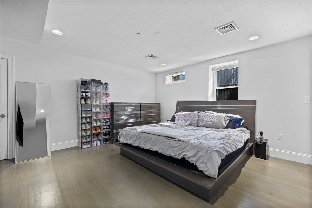 50 Floyd St # 4