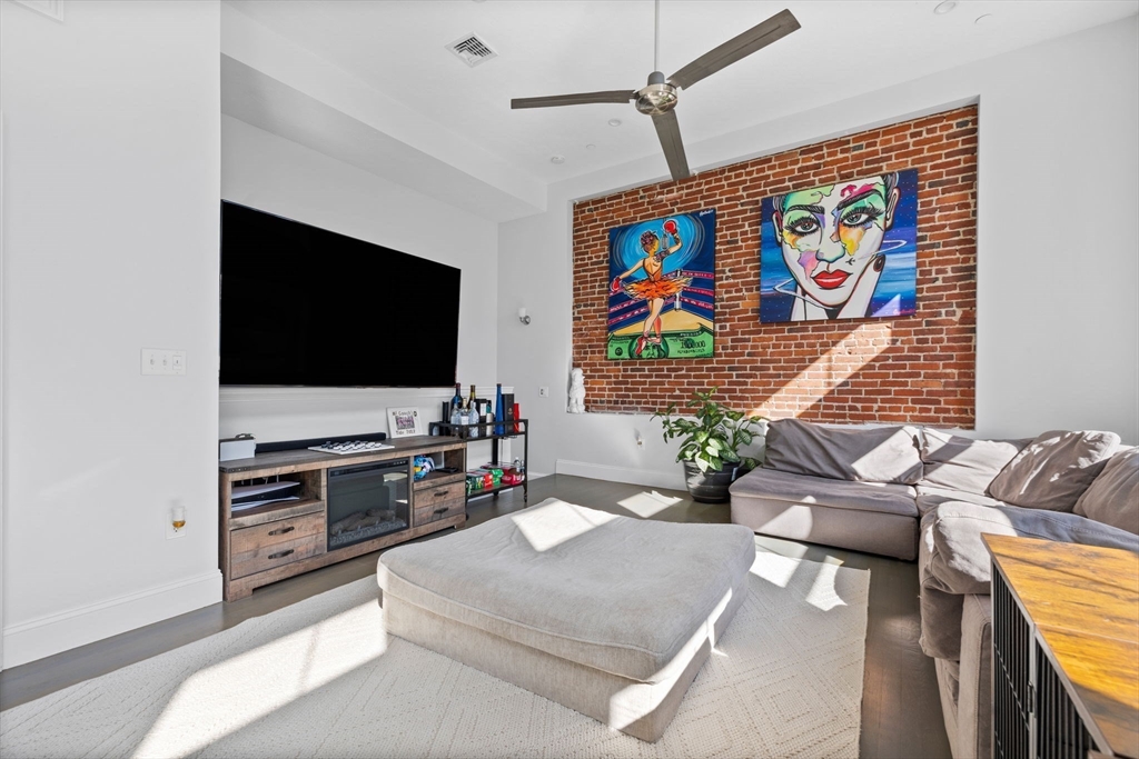 50 Floyd St # 4