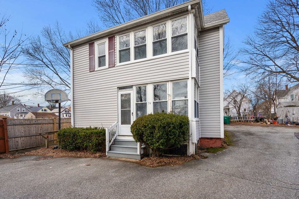74 Myrtle St