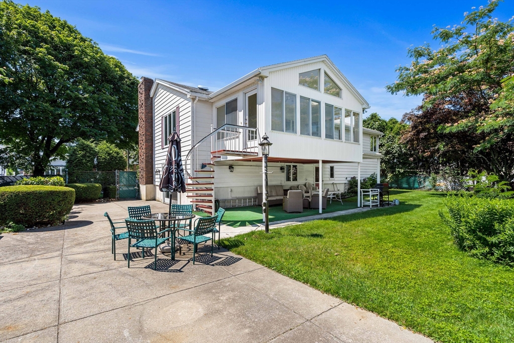 76 Cushing Ave