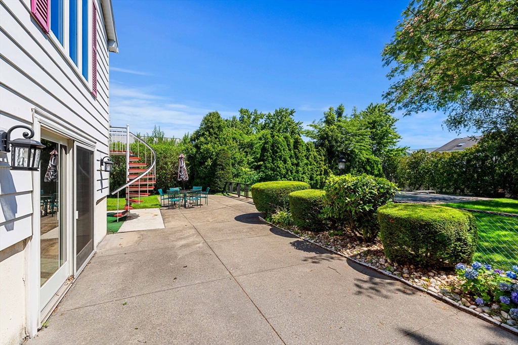 76 Cushing Ave