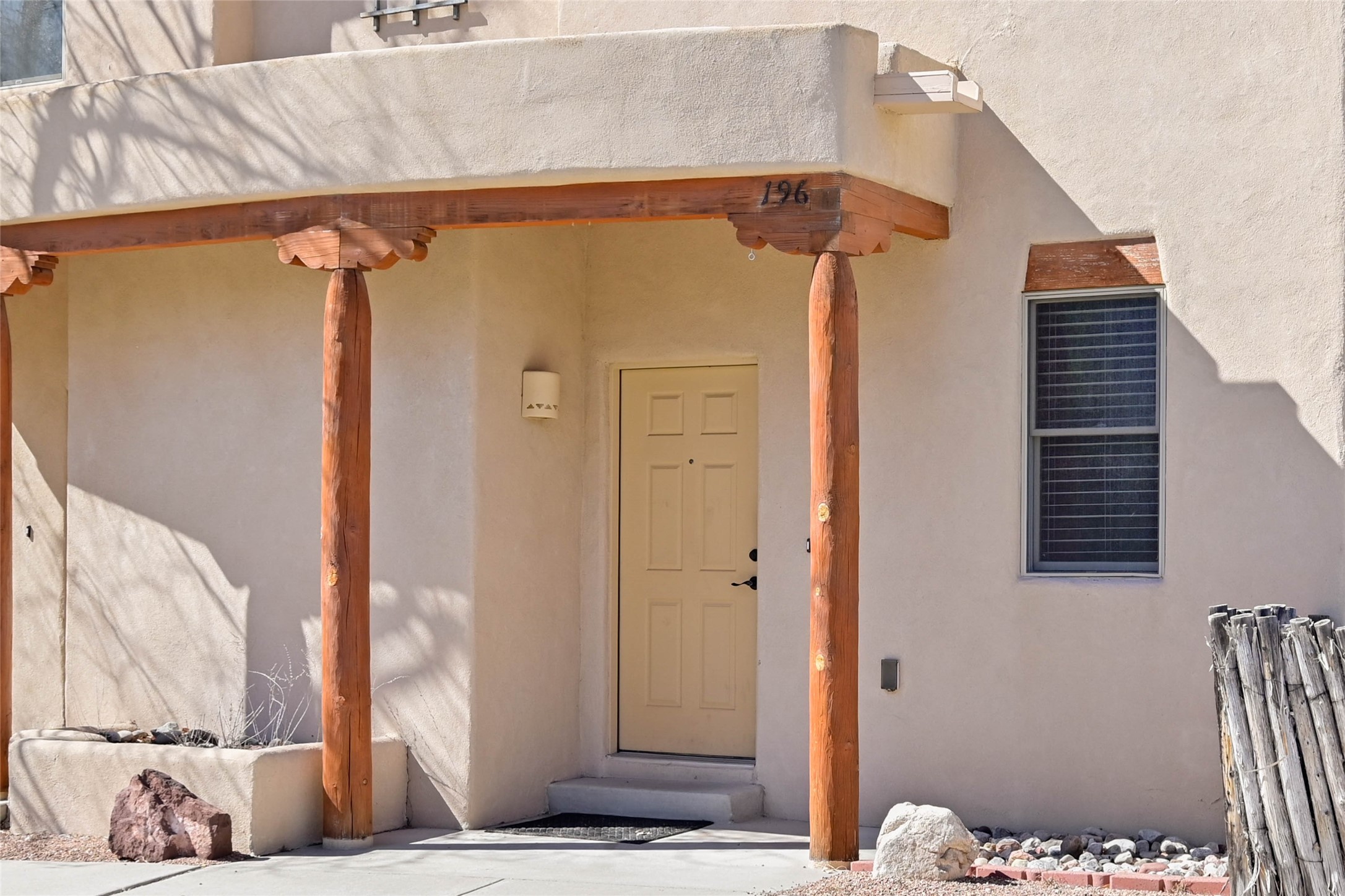 601 San Mateo Road W 196