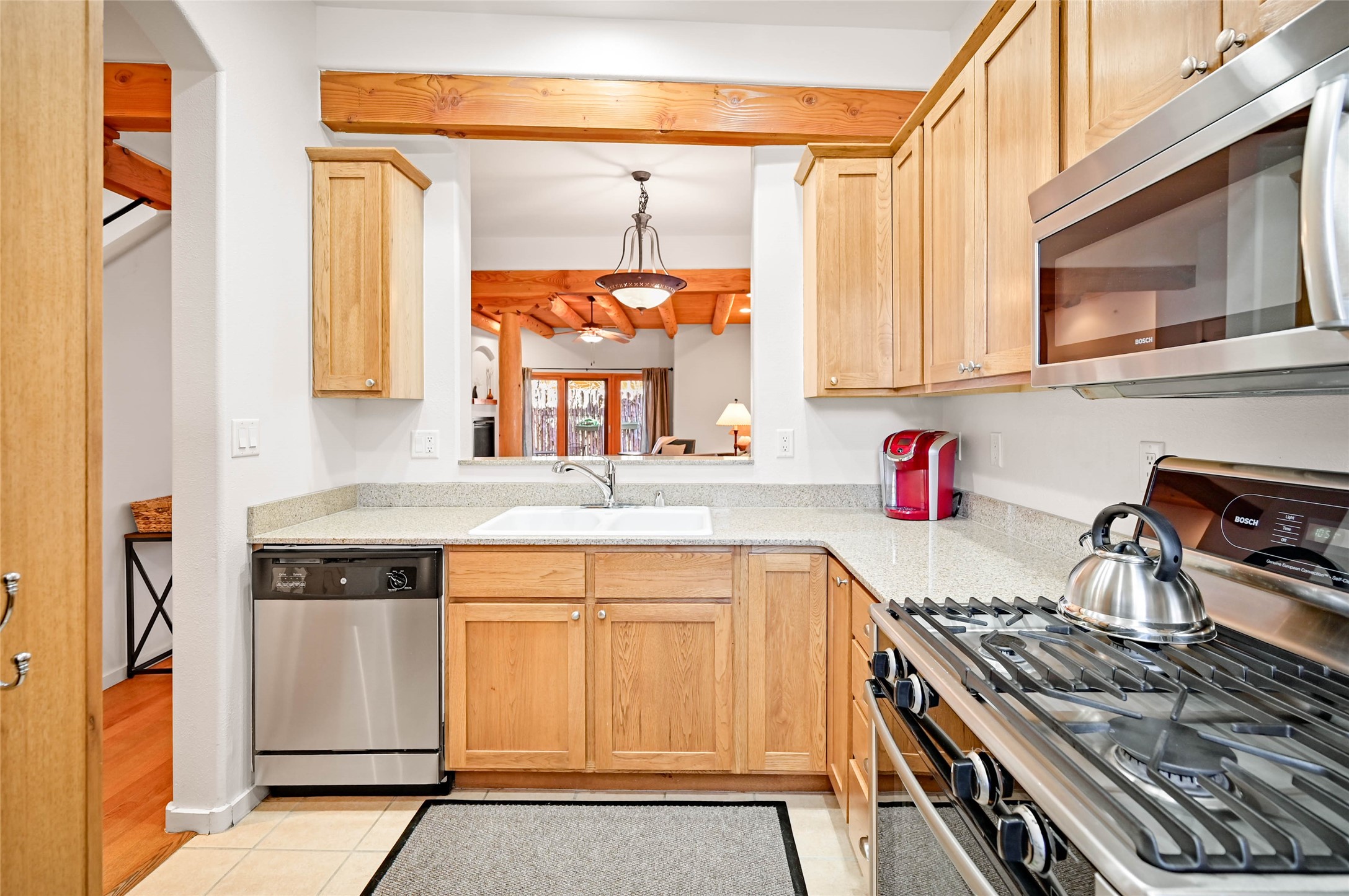 601 San Mateo Road W 196