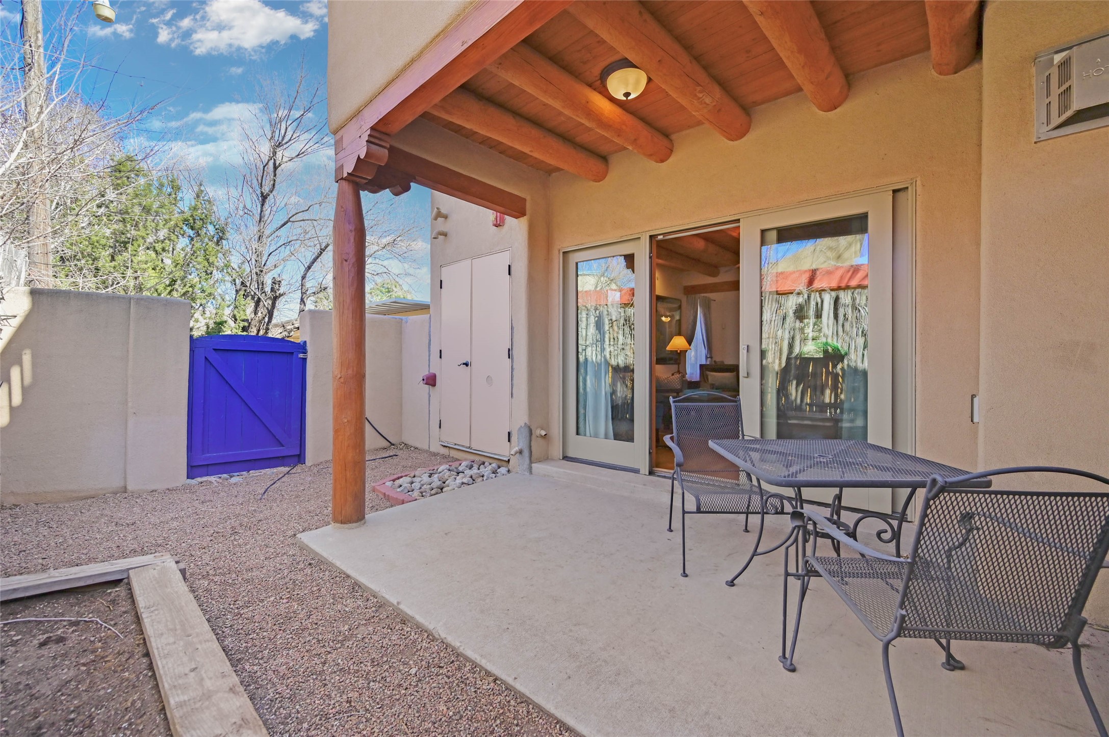 601 San Mateo Road W 196