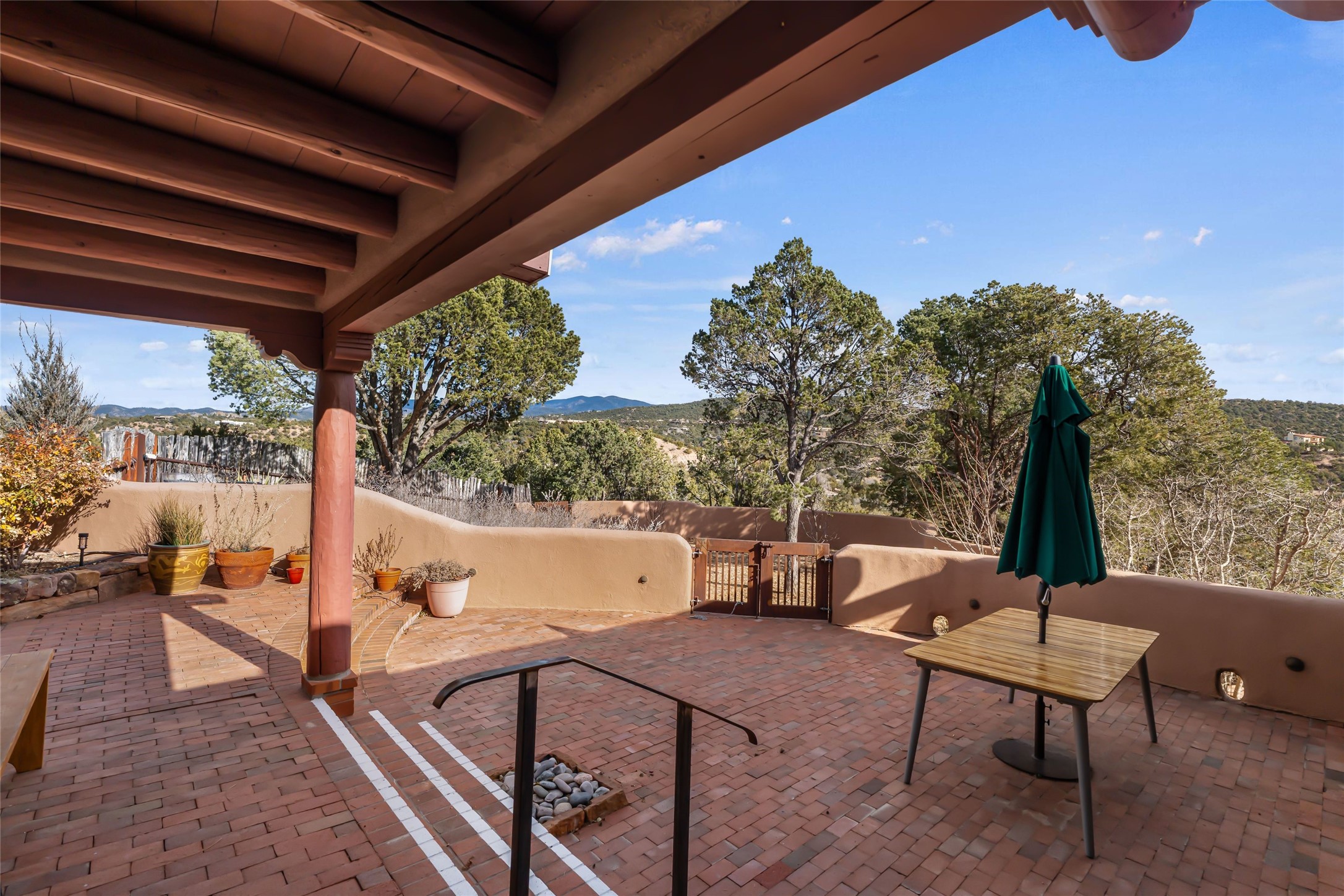 1057 Camino Manana