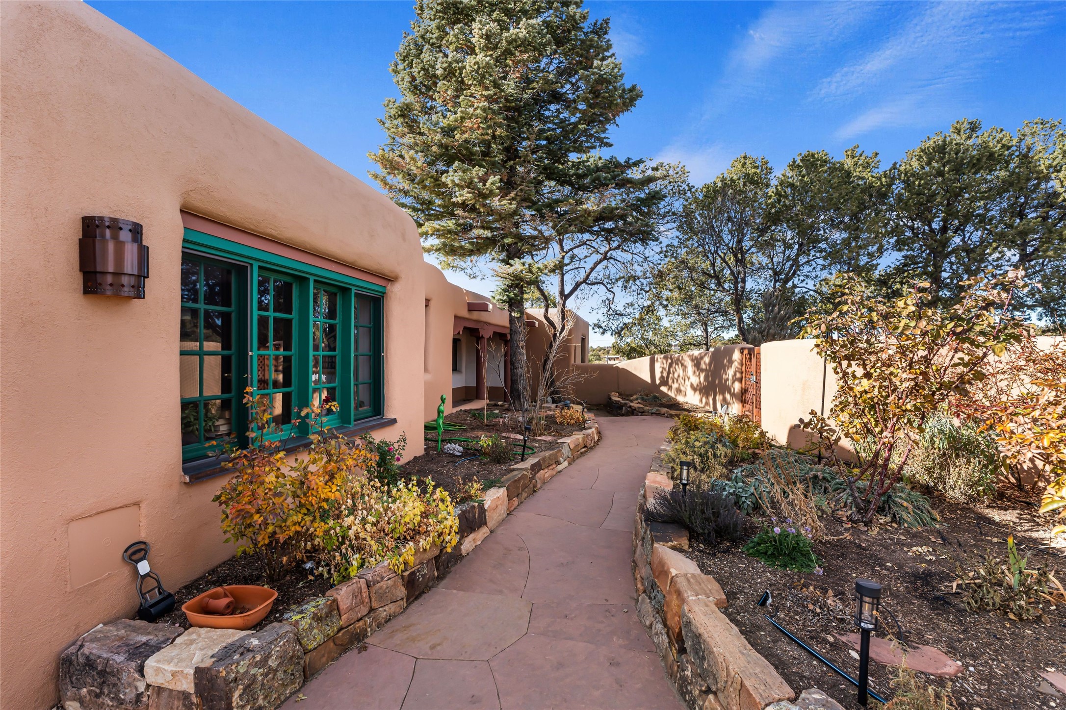 1057 Camino Manana