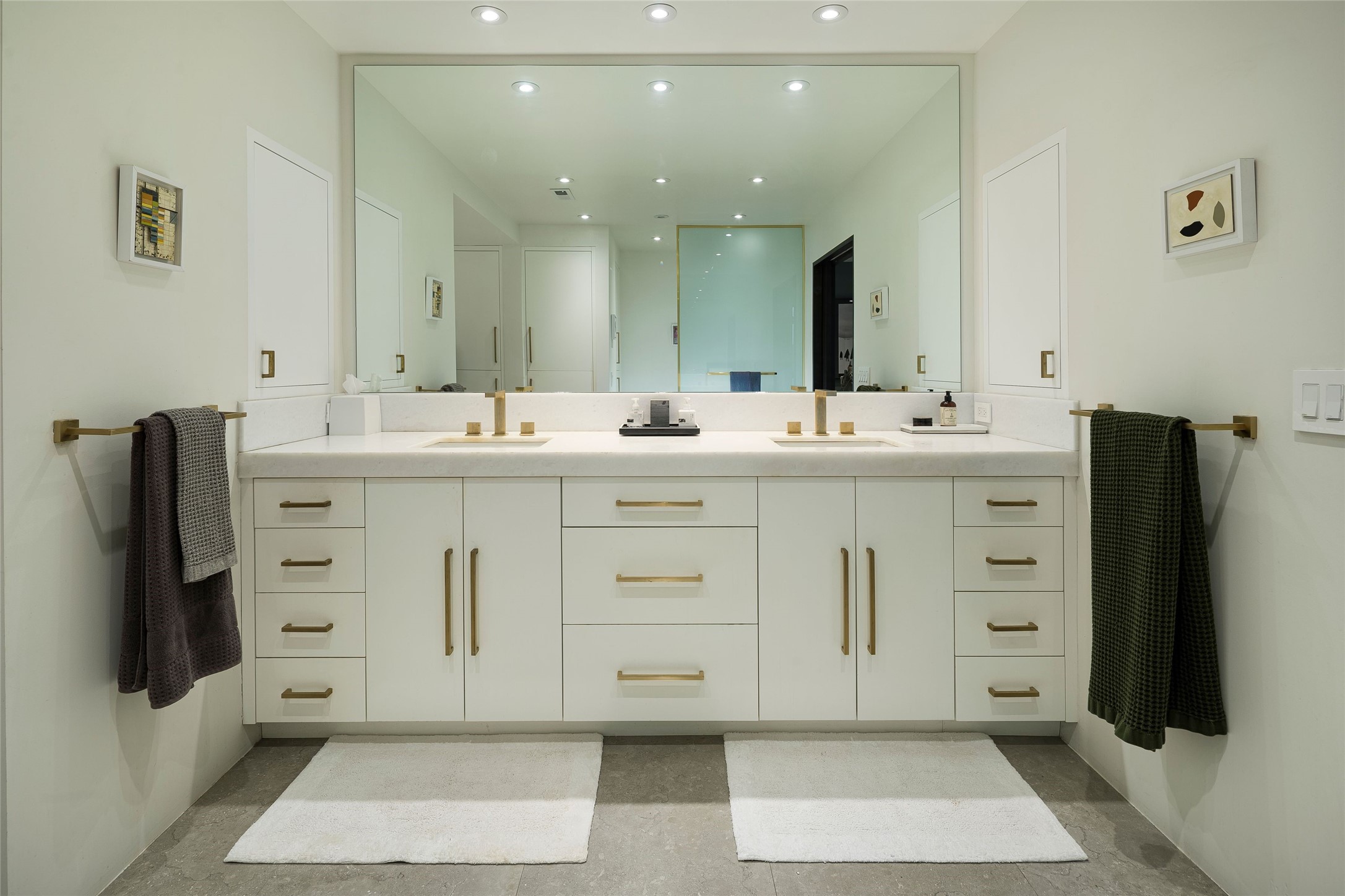 1223 La Rambla 27 and 28