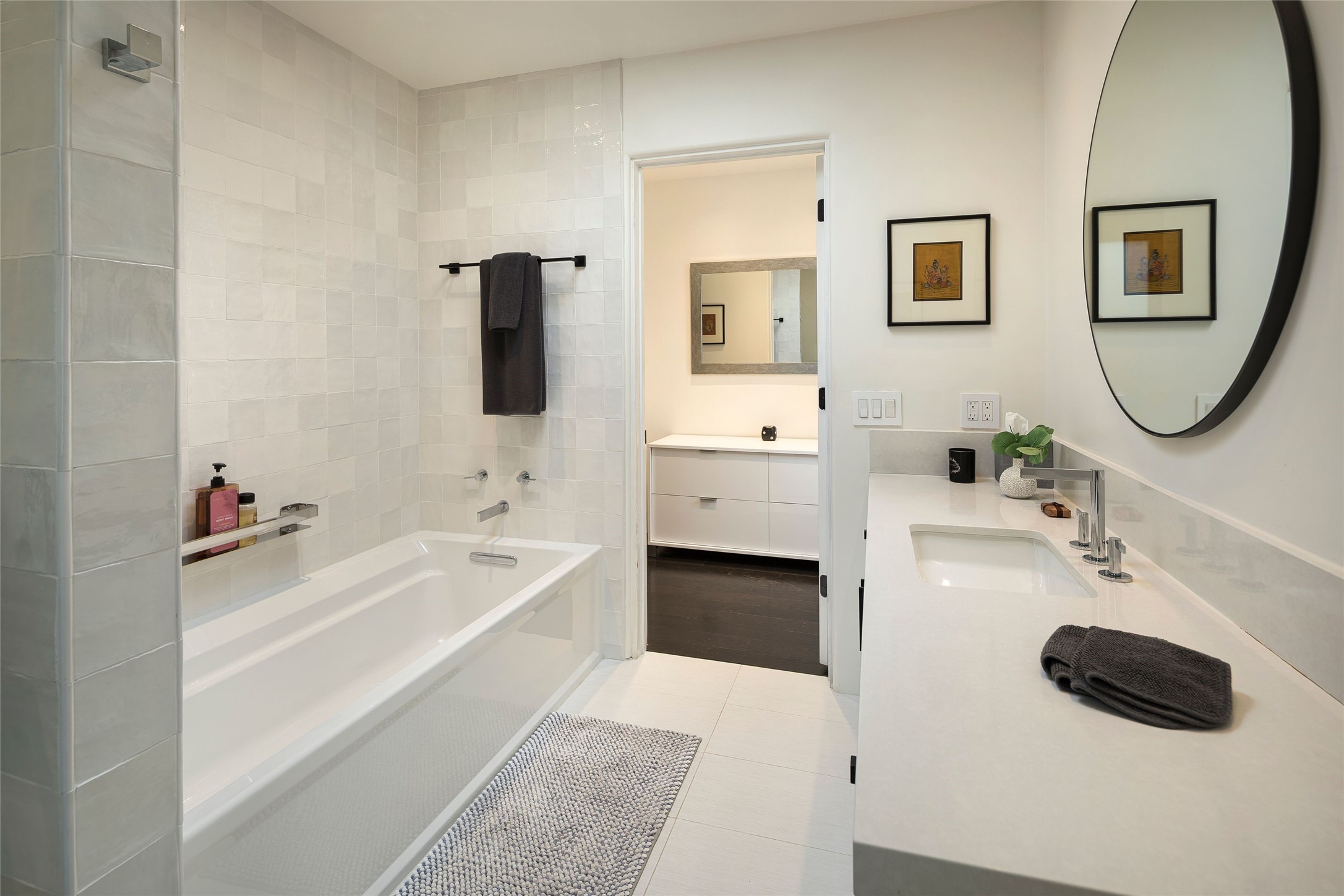 1223 La Rambla 27 and 28