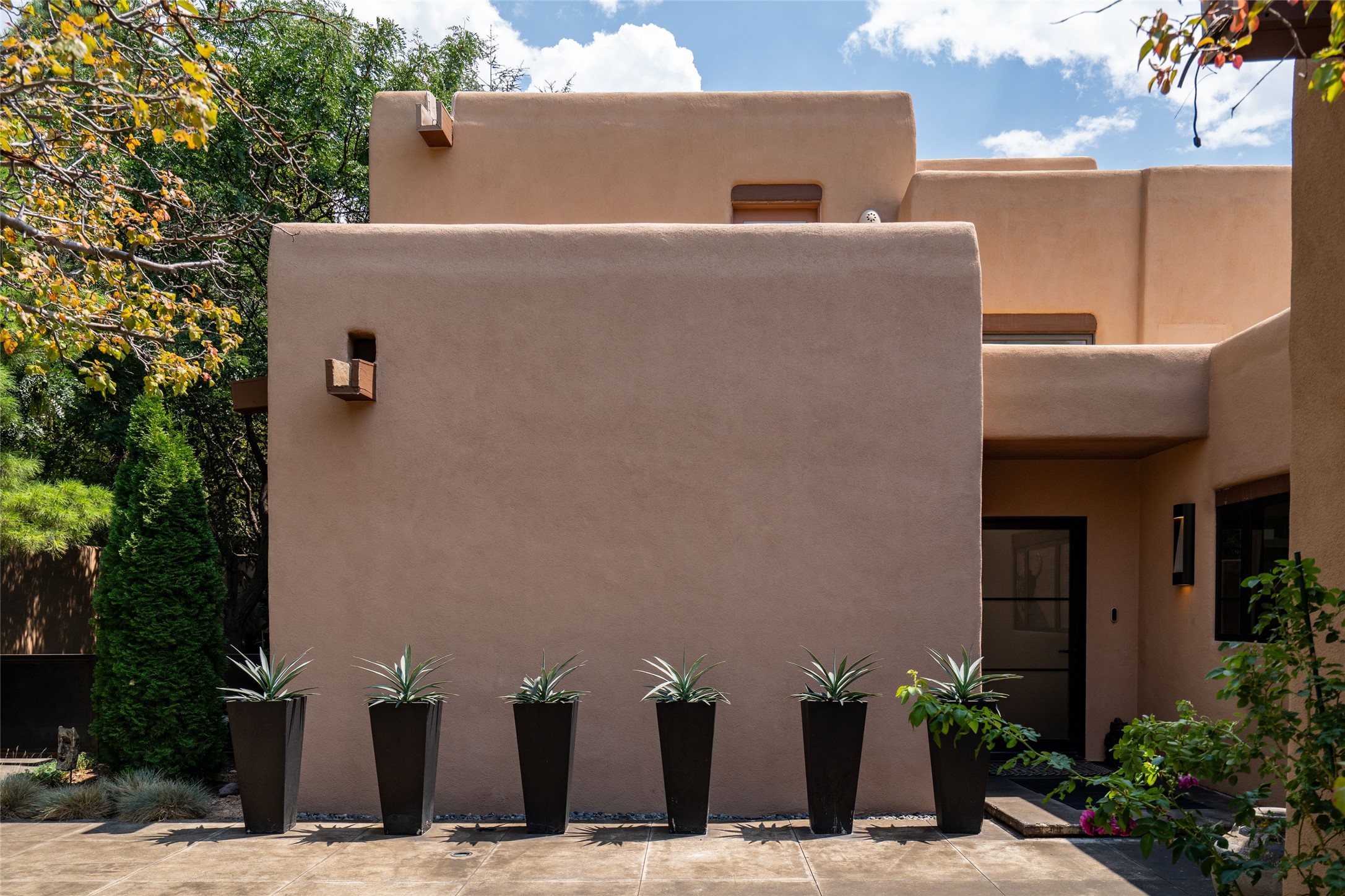 1223 La Rambla 27 and 28