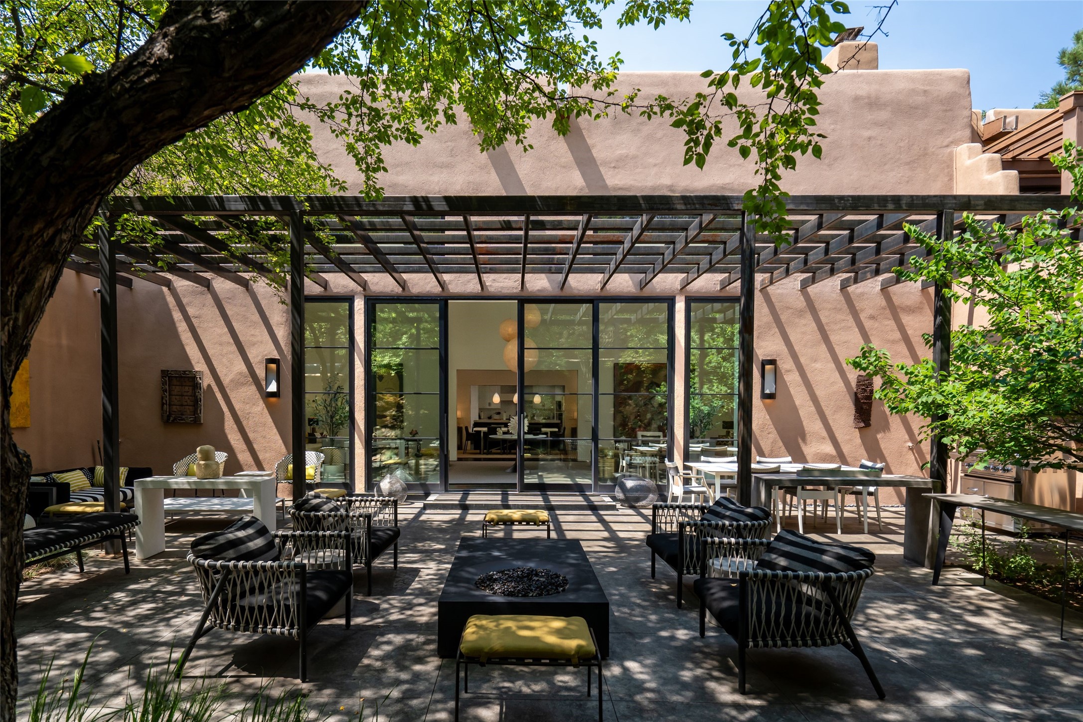 1223 La Rambla 27 and 28