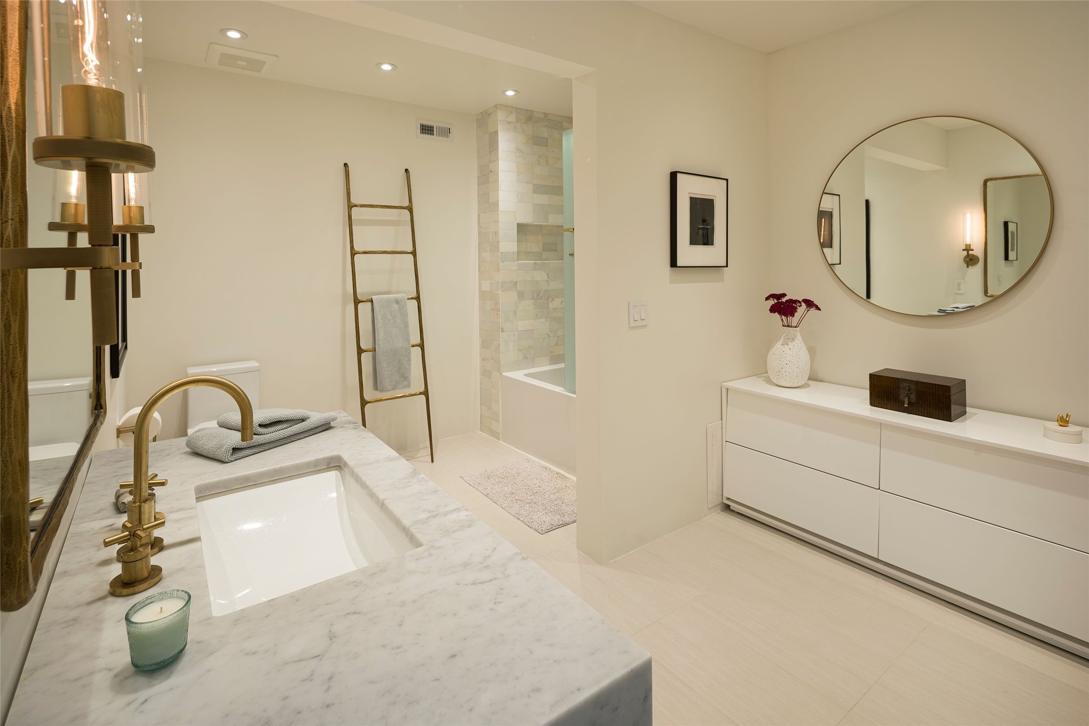 1223 La Rambla 27 and 28