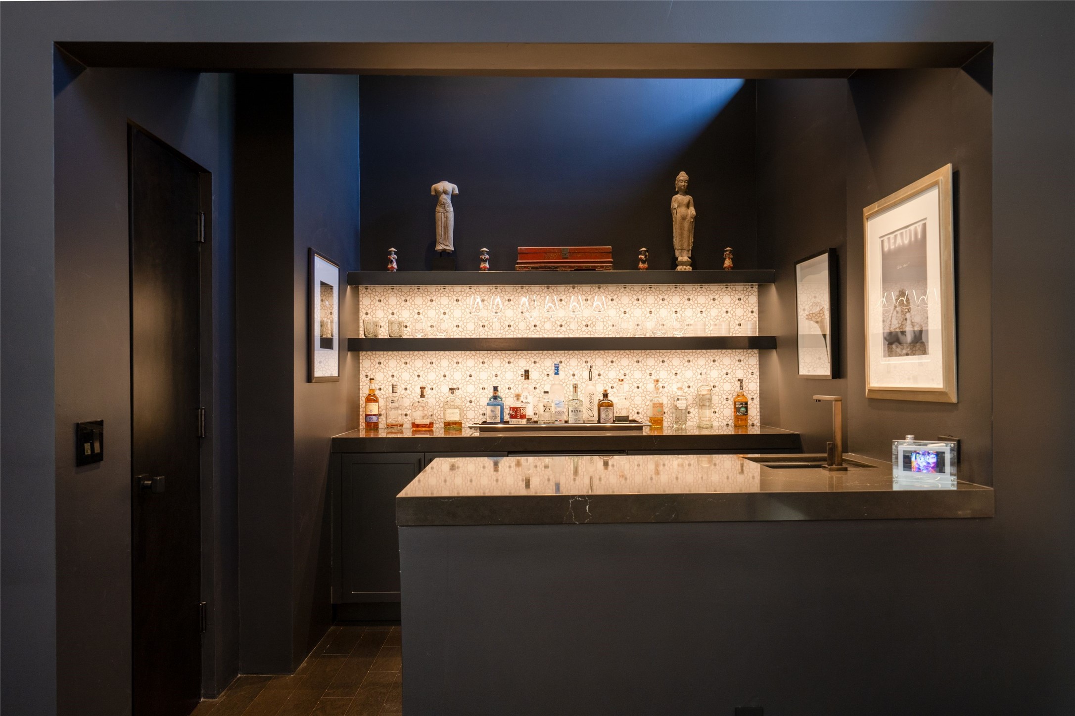 1223 La Rambla 27 and 28