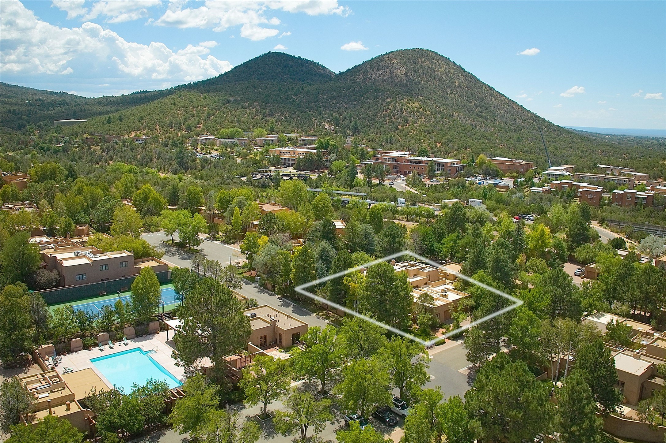 1223 La Rambla 27 and 28