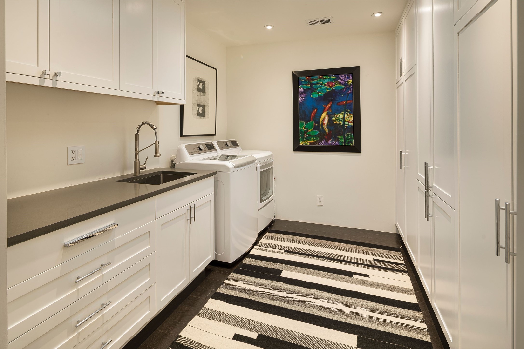 1223 La Rambla 27 and 28