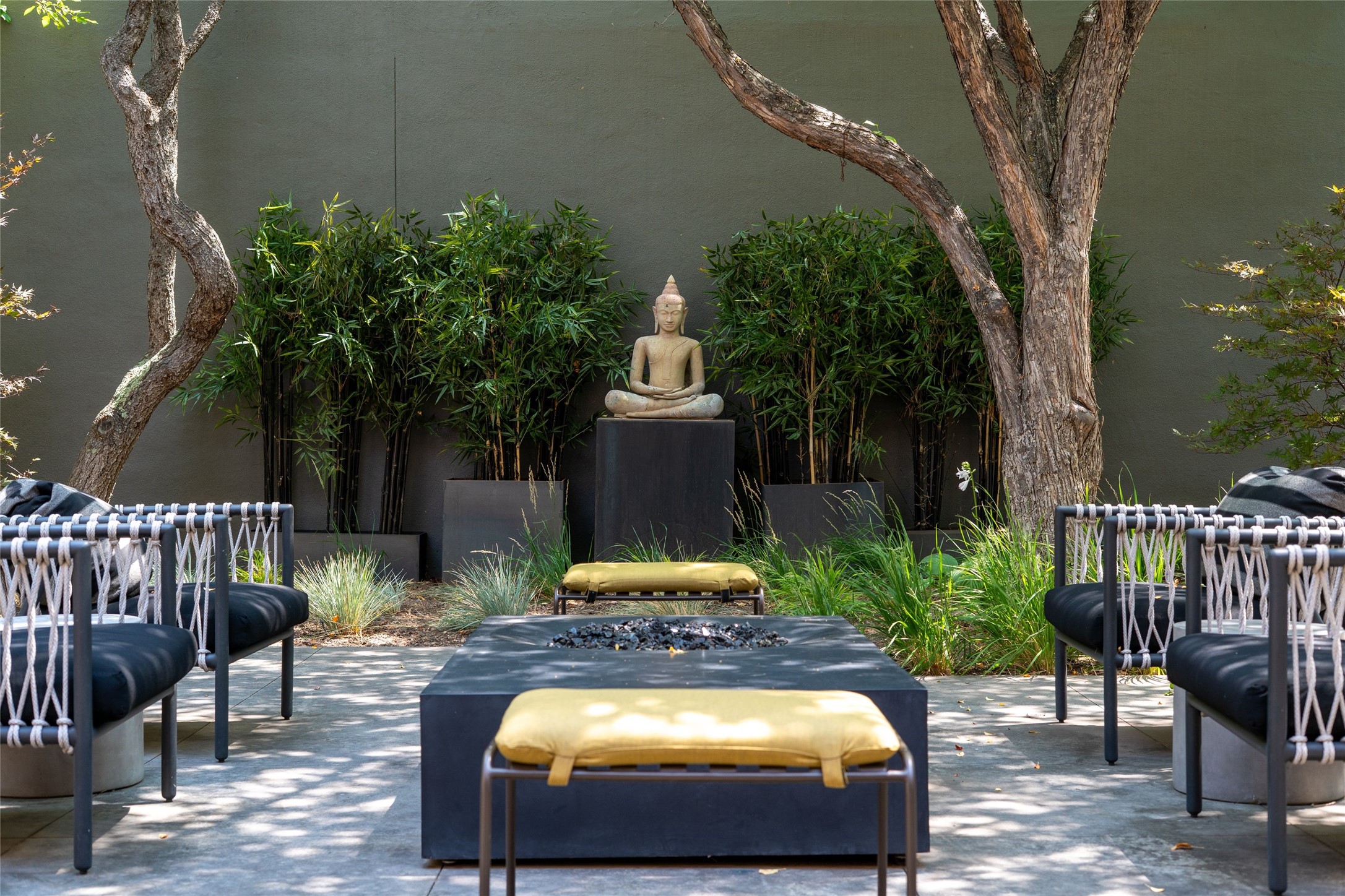 1223 La Rambla 27 and 28