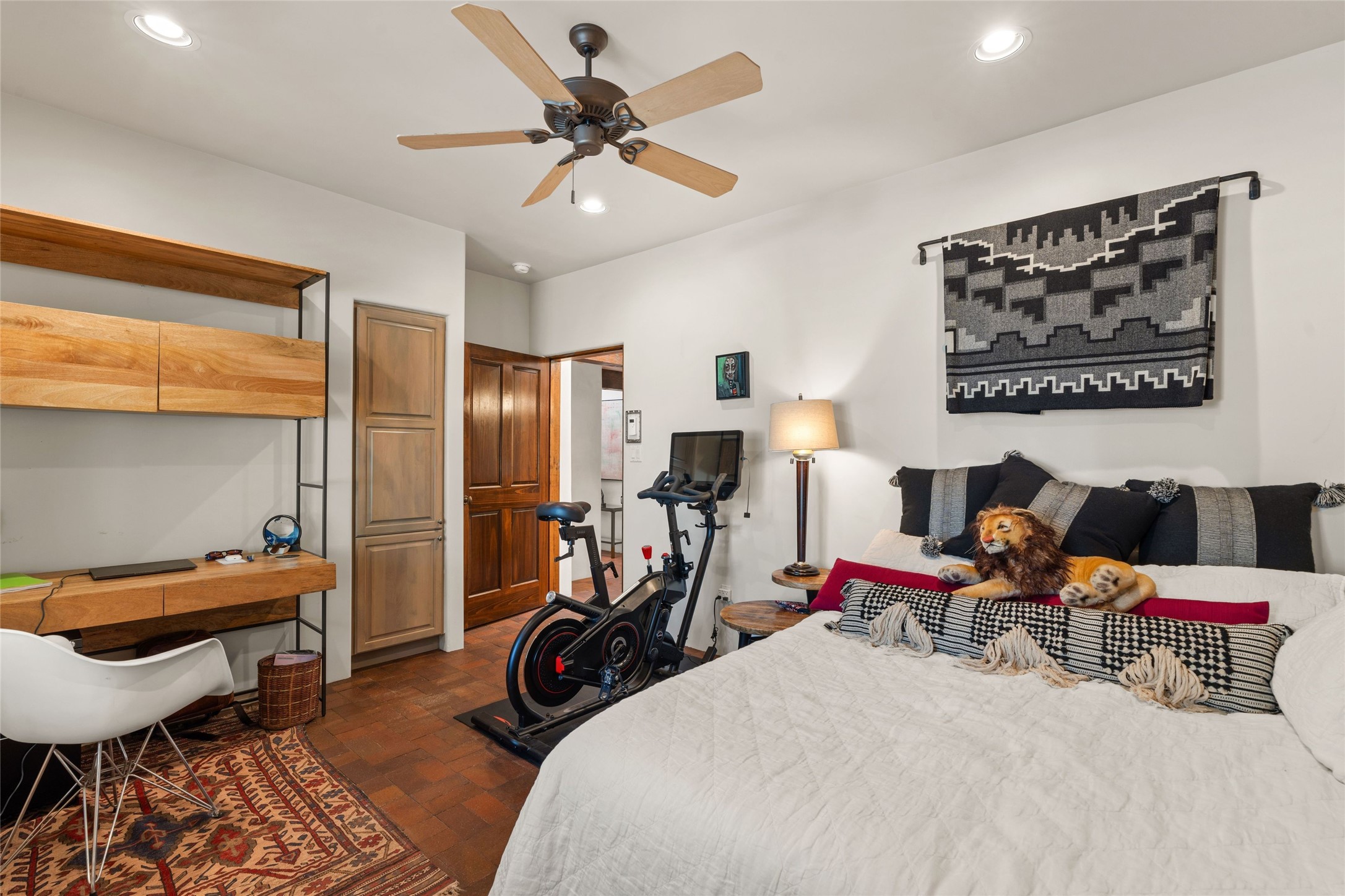 1519 Bent Hill