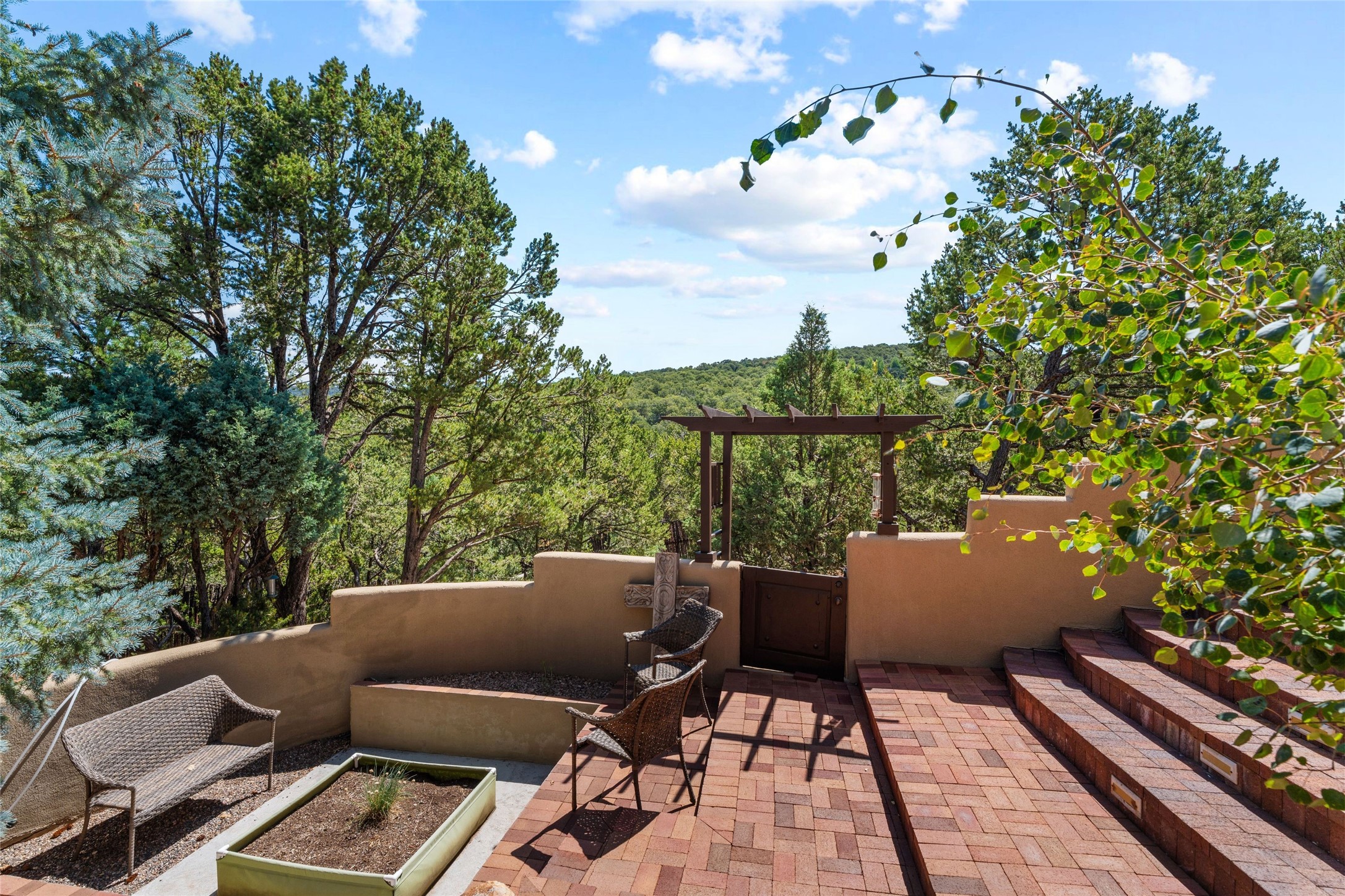 1519 Bent Hill
