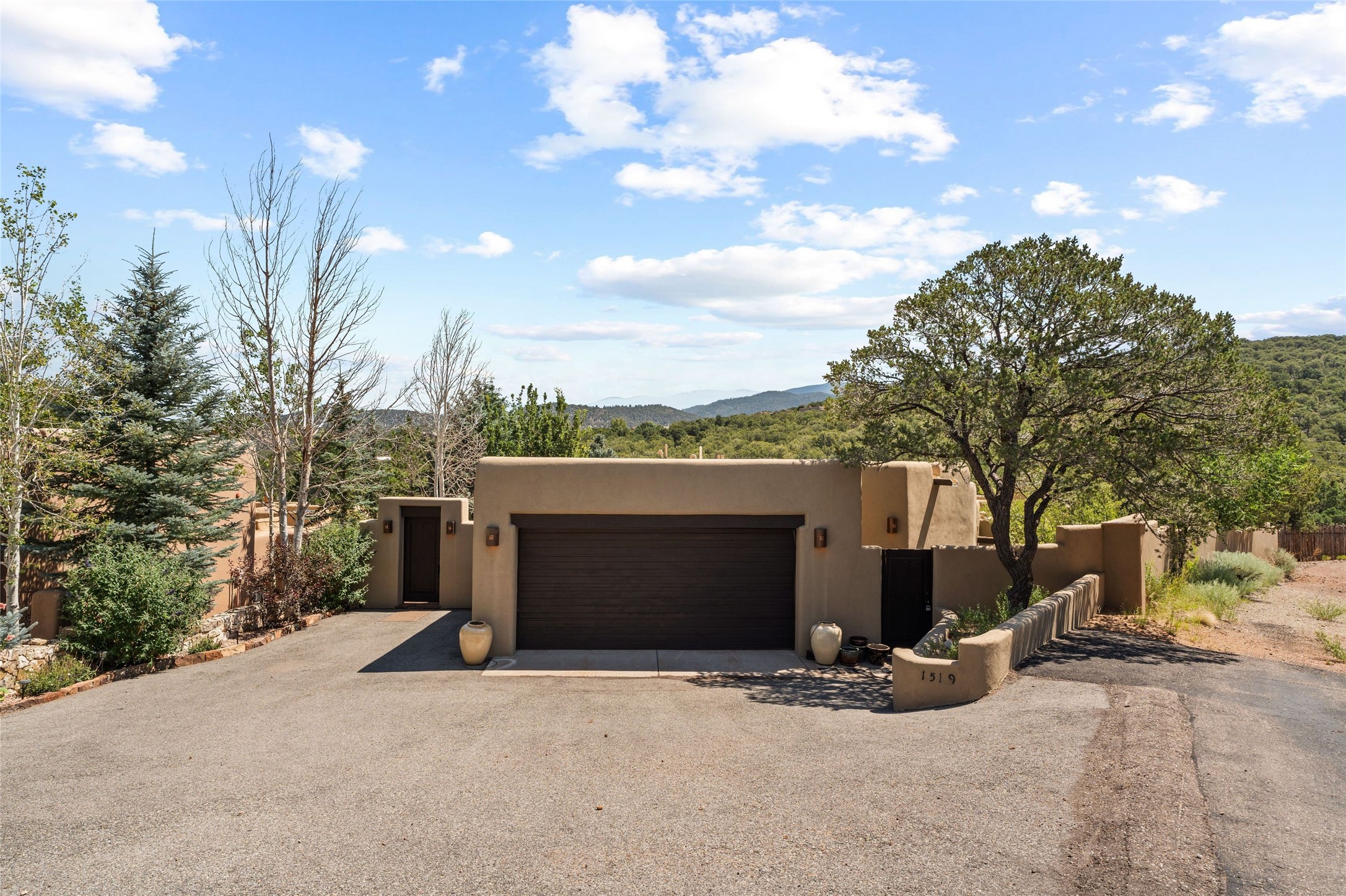 1519 Bent Hill