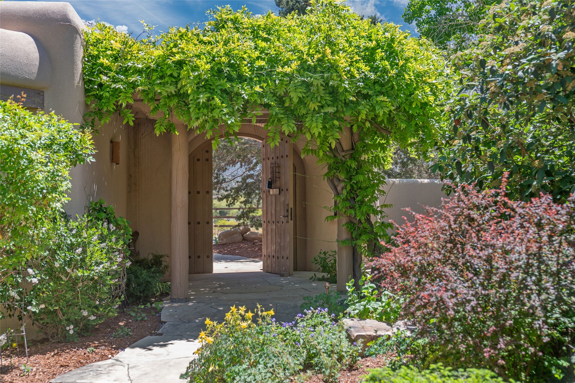 416 Los Altos Way