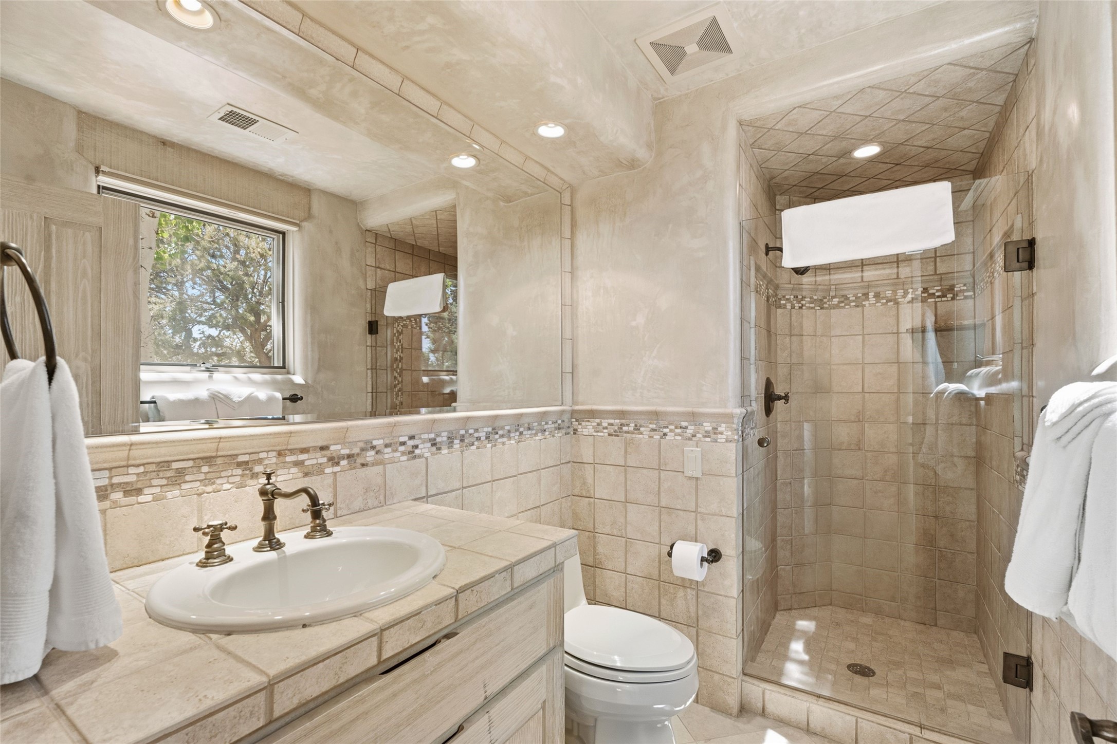 416 Los Altos Way