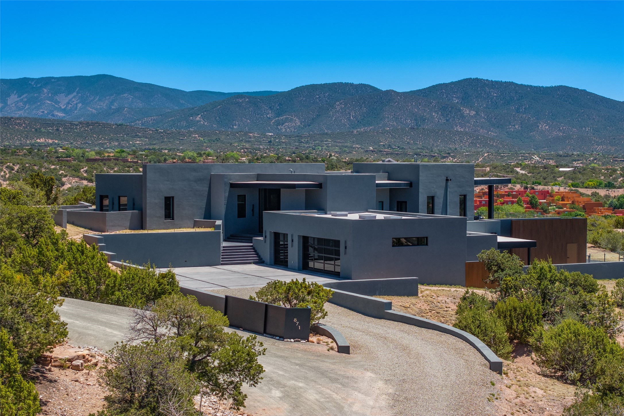 871 Camino Francisca