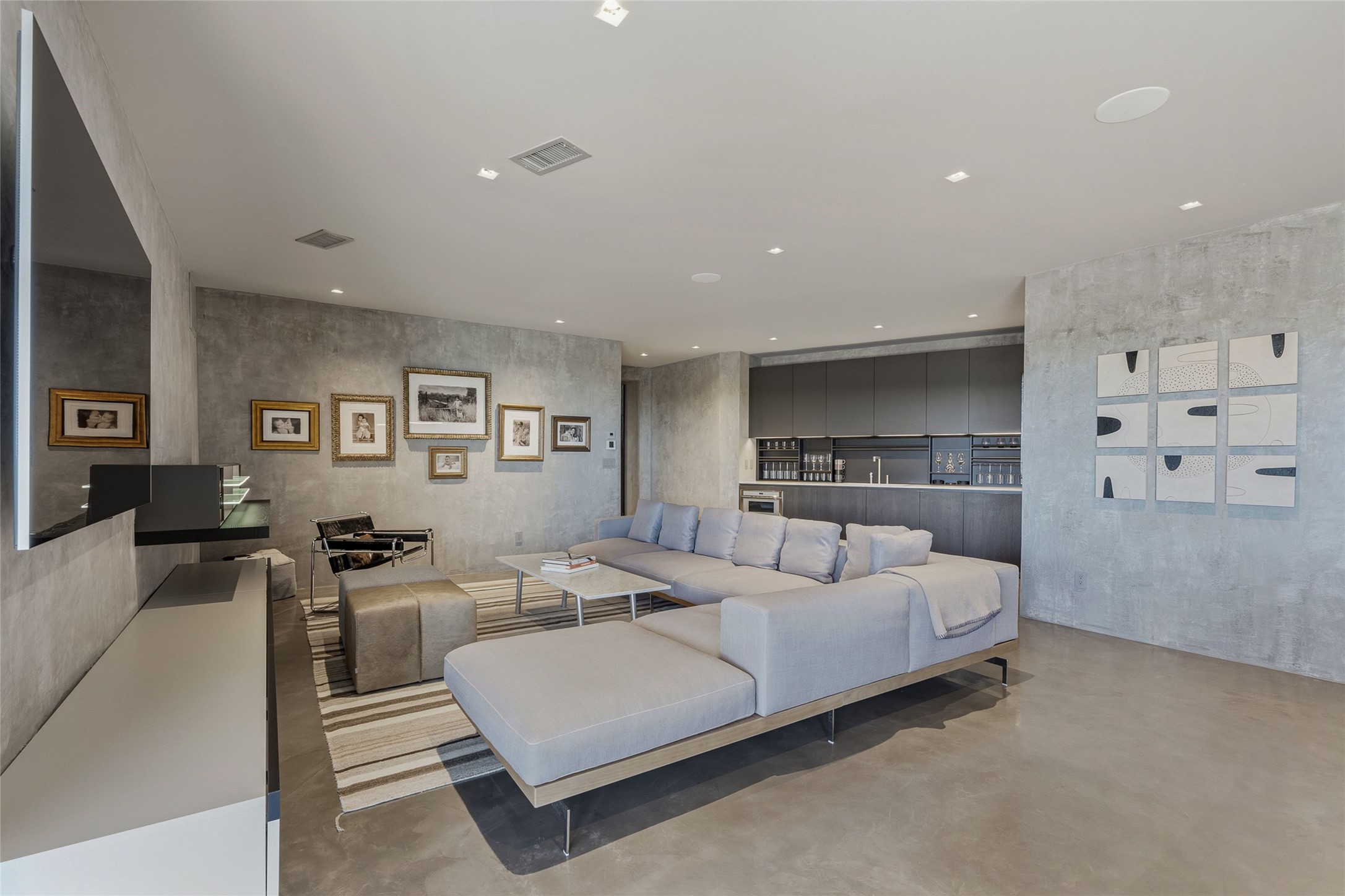 871 Camino Francisca