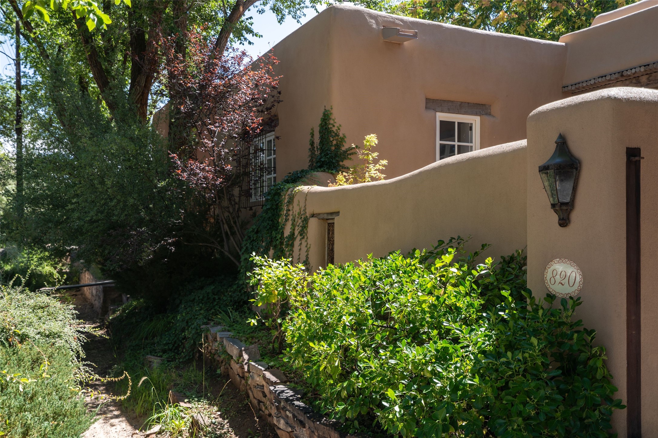 820 Acequia Madre
