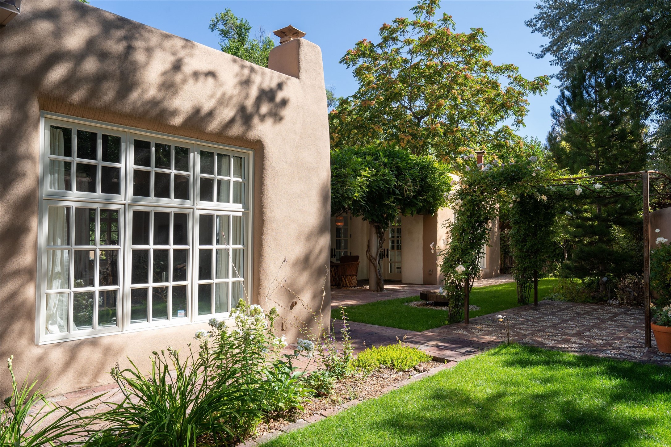 820 Acequia Madre