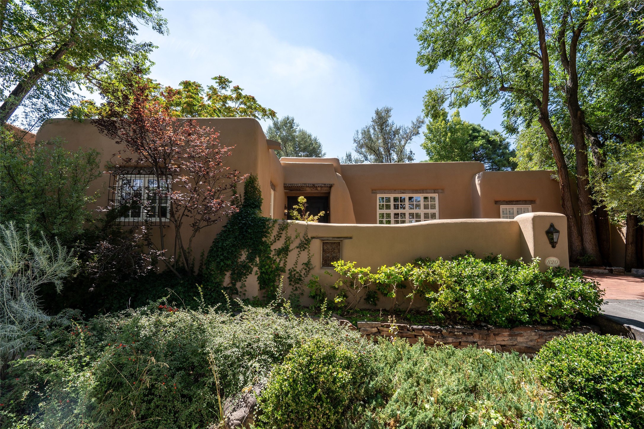 820 Acequia Madre