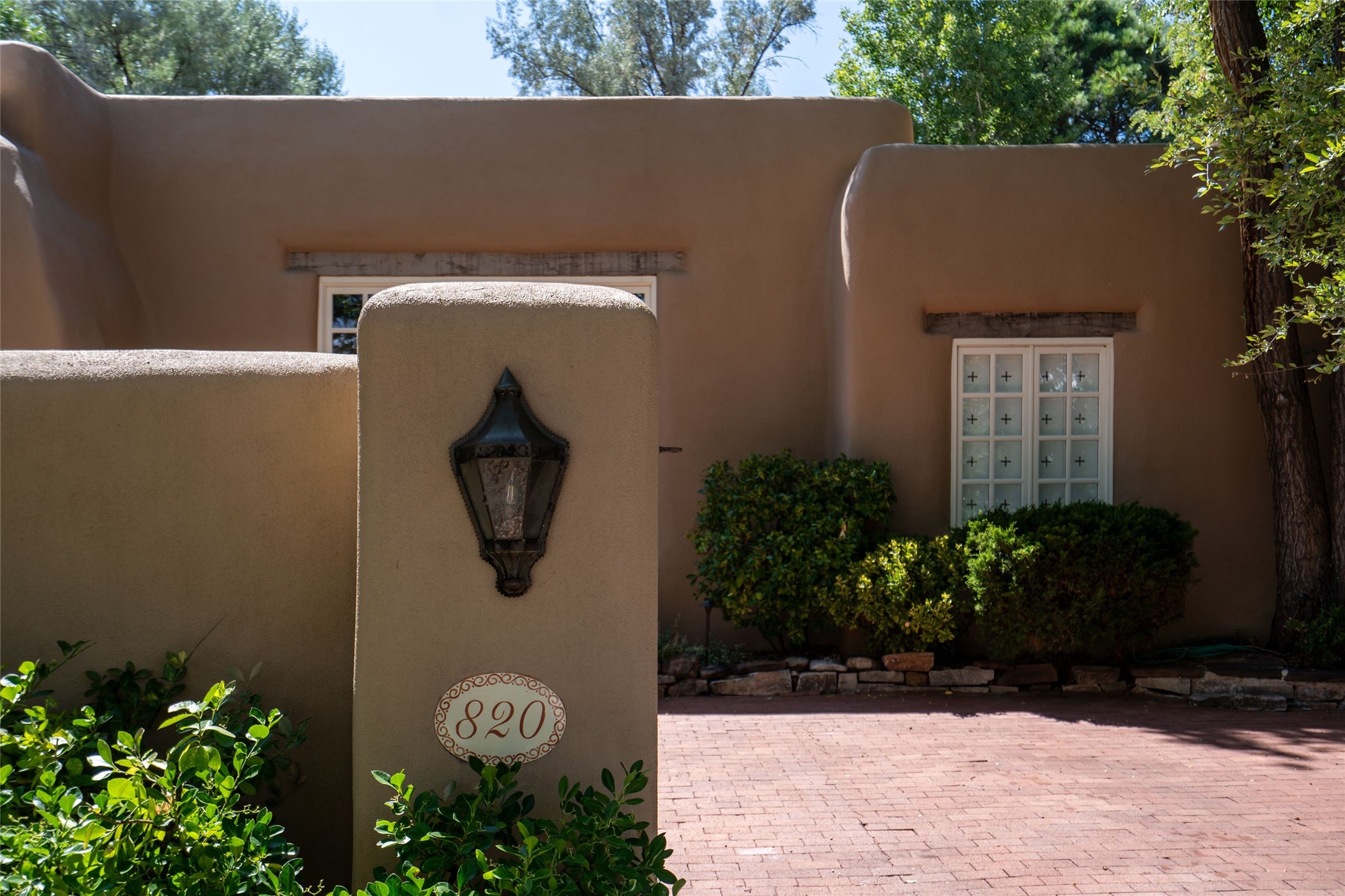 820 Acequia Madre