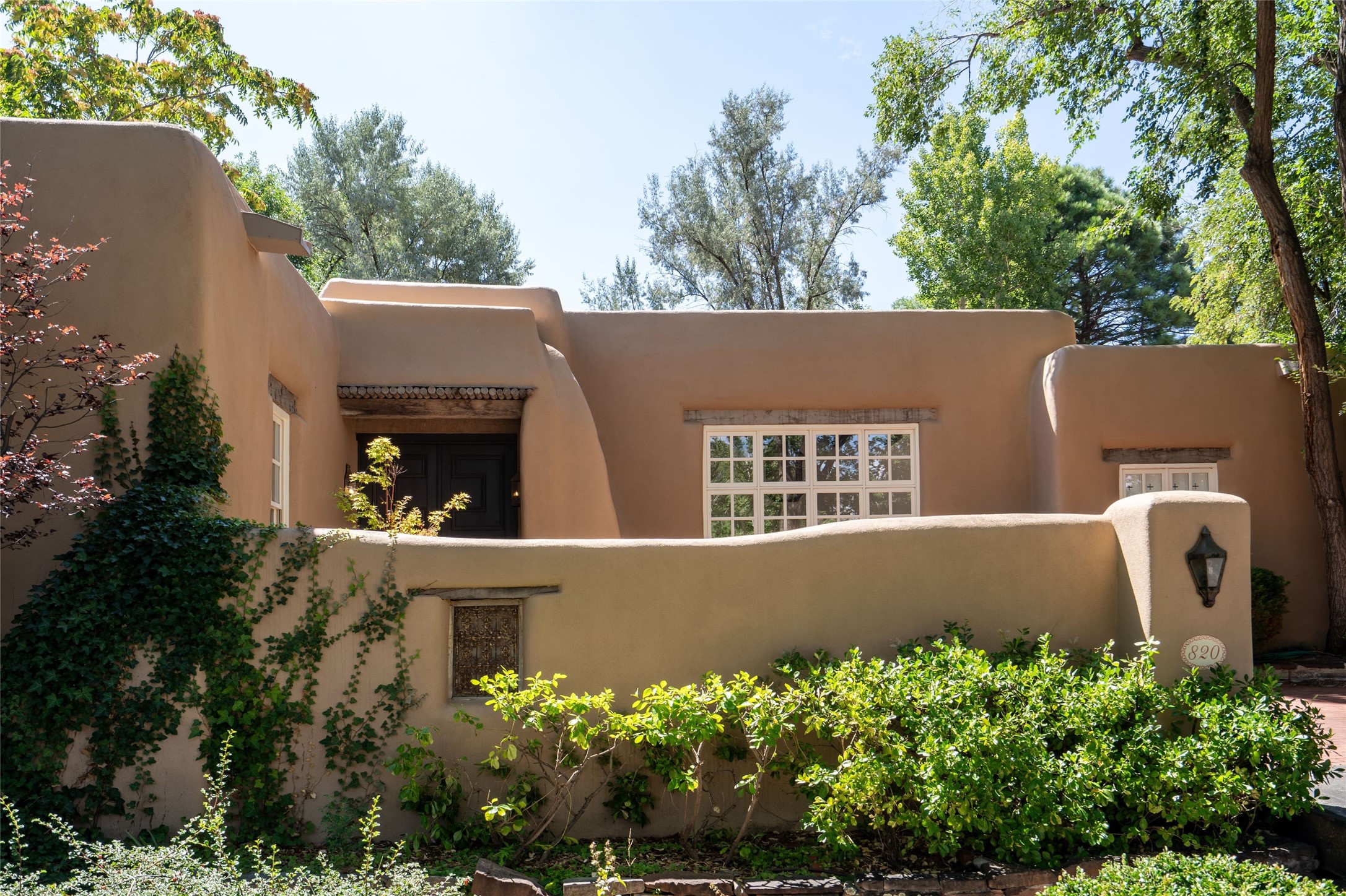 820 Acequia Madre