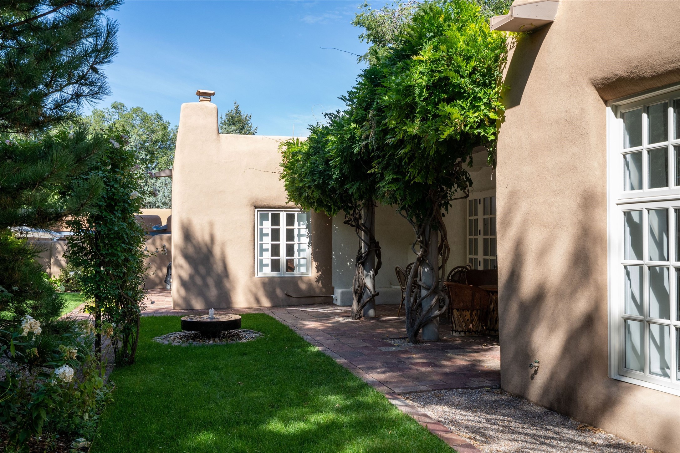 820 Acequia Madre