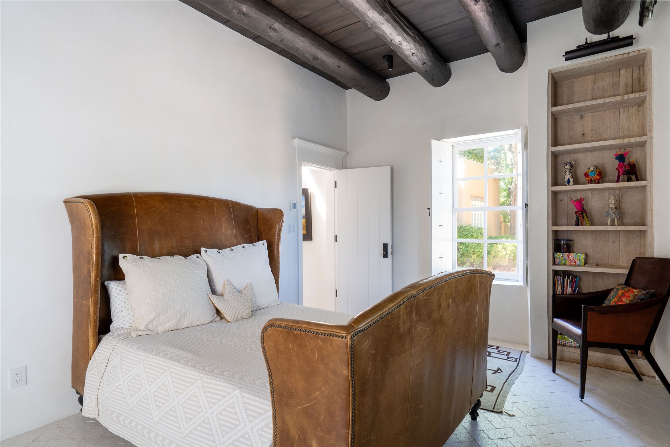 820 Acequia Madre